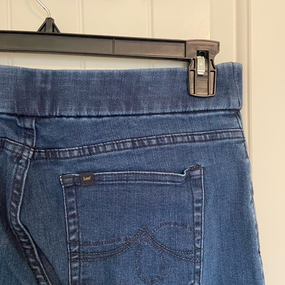 EUC LEE women’s medium wash blue denim pull on straight cut jeans size 8‎ short - Picture 5 of 8